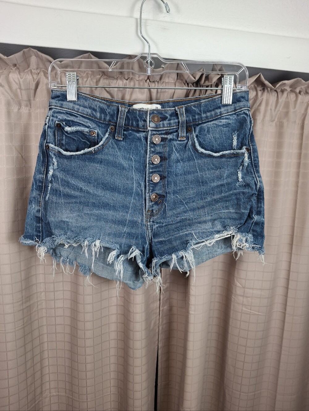 Abercrombie & Fitch High Rise Mom Short Medium Wash Button Fly Distressed Size 6